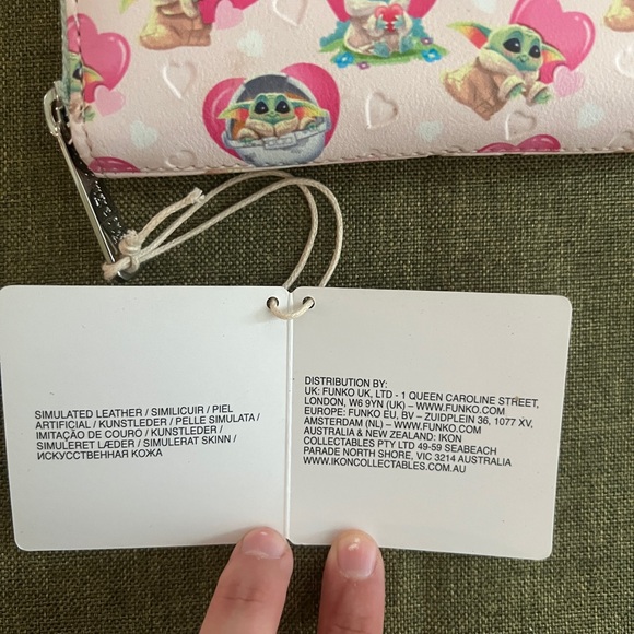 Disney Loungefly Wallet Star Wars Mandalorian Grogu Valentines Zip Around Wallet - Picture 3 of 5